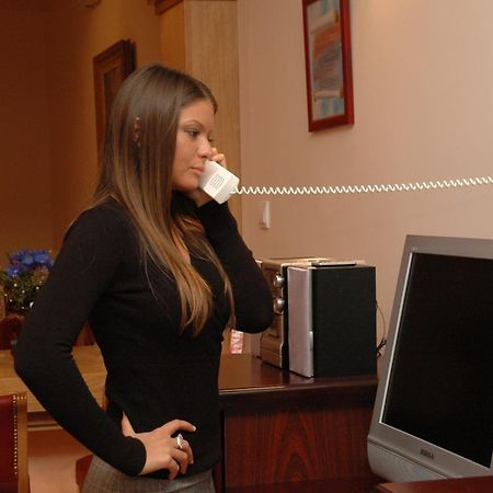 קראלג'בו Hotel Tehnograd מראה חיצוני תמונה