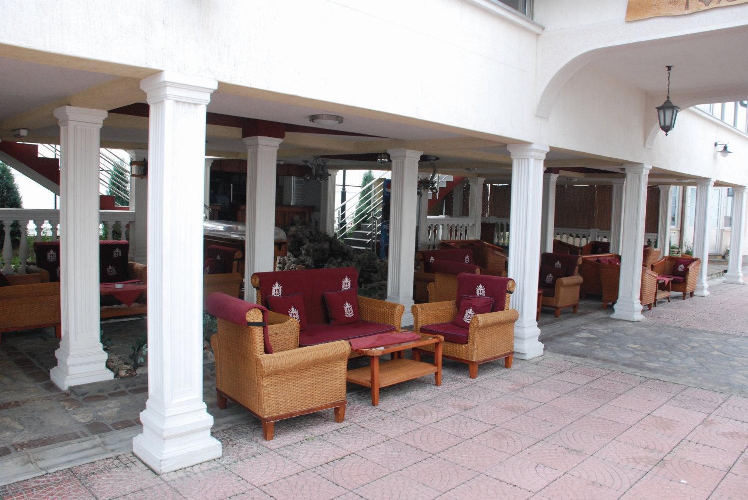 קראלג'בו Hotel Tehnograd מראה חיצוני תמונה
