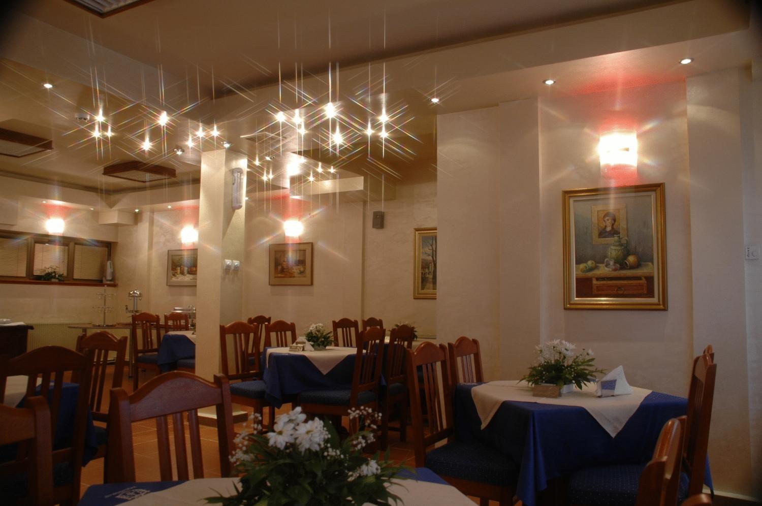 קראלג'בו Hotel Tehnograd מסעדה תמונה