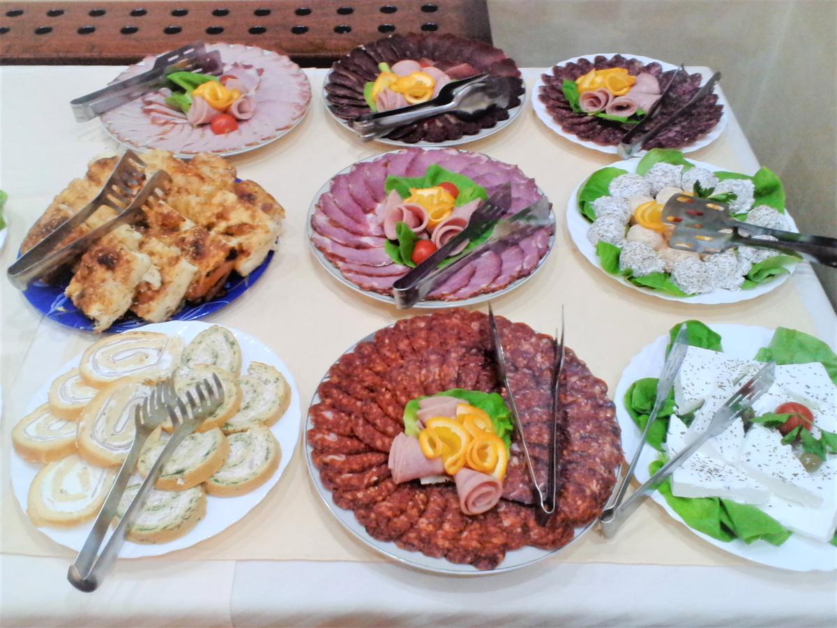 קראלג'בו Hotel Tehnograd מראה חיצוני תמונה