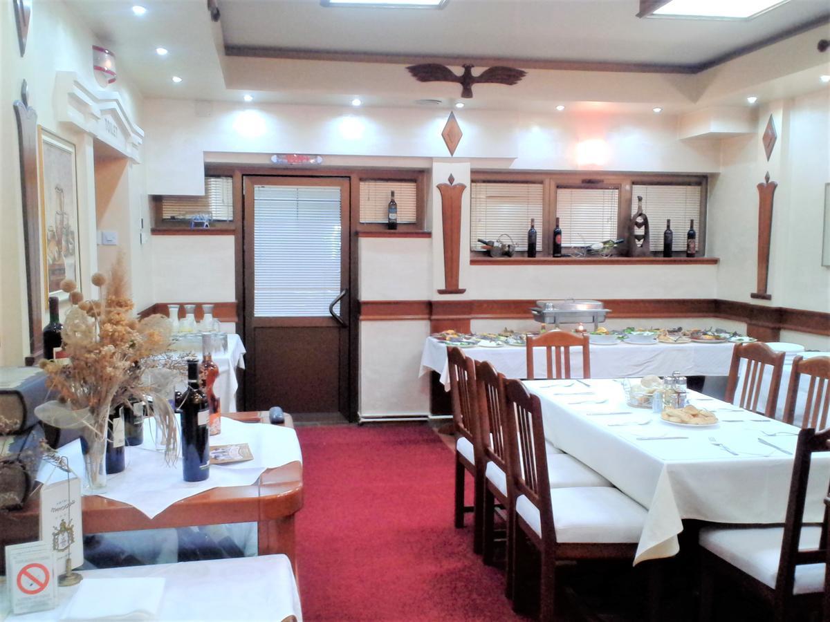 קראלג'בו Hotel Tehnograd מראה חיצוני תמונה