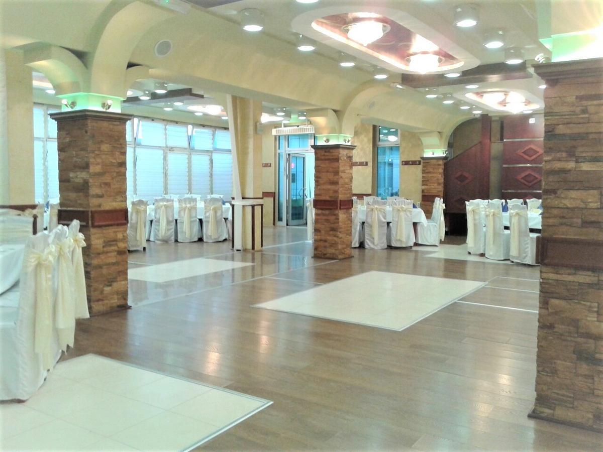 קראלג'בו Hotel Tehnograd מראה חיצוני תמונה